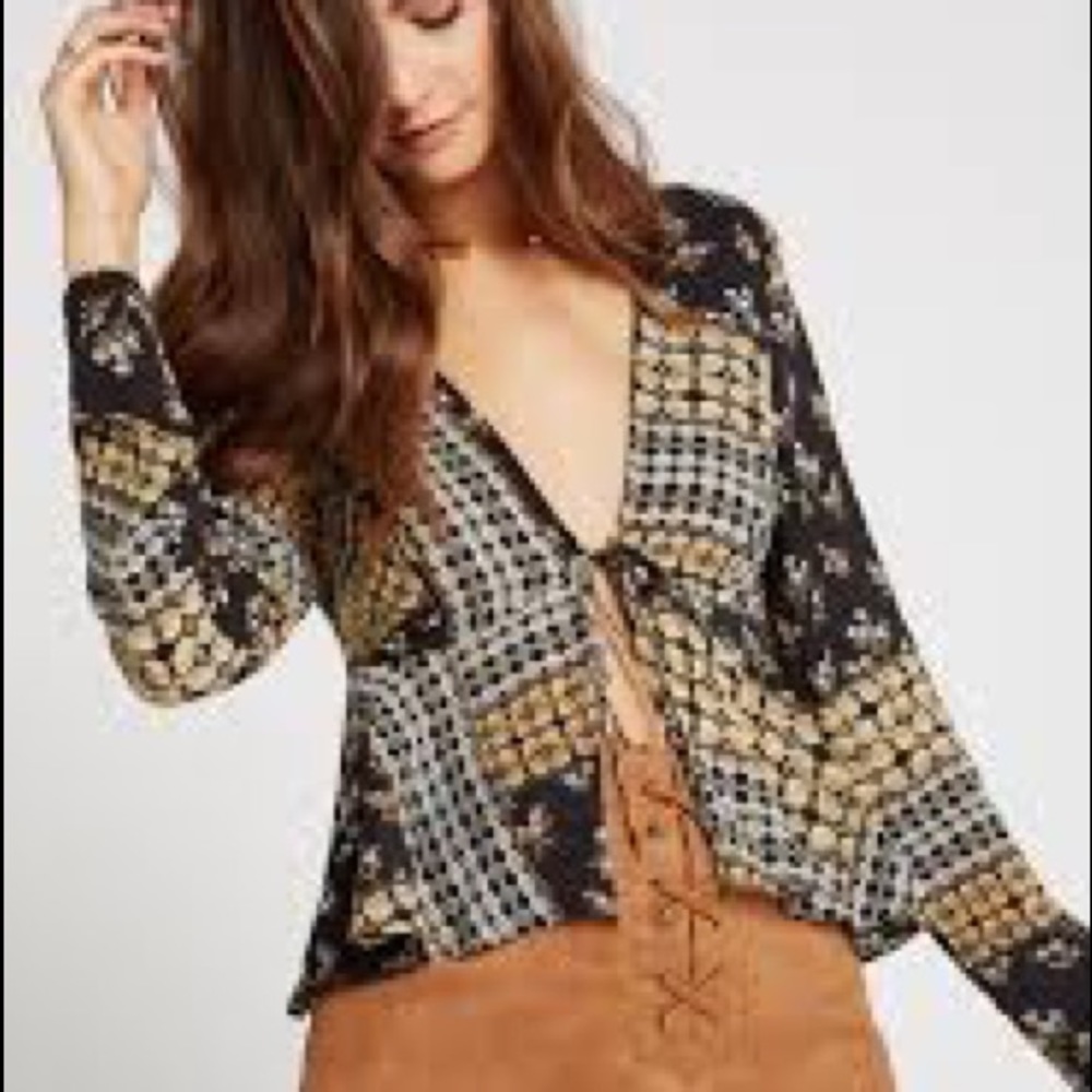 NWT BCBGeneration daisy print floral top